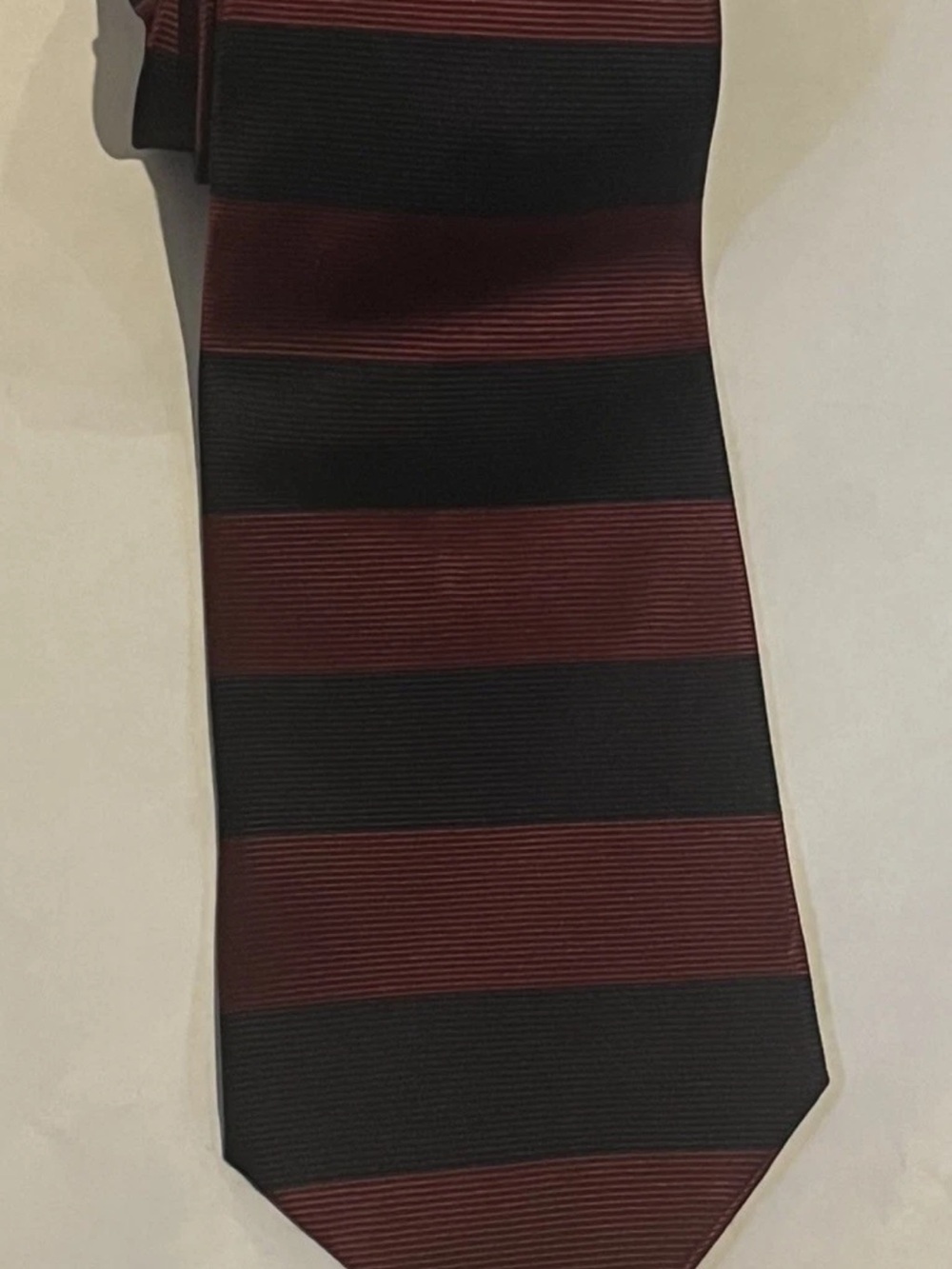 Villa Bugatti 100% Silk Woven Striped Tie  Navy & Burgundy